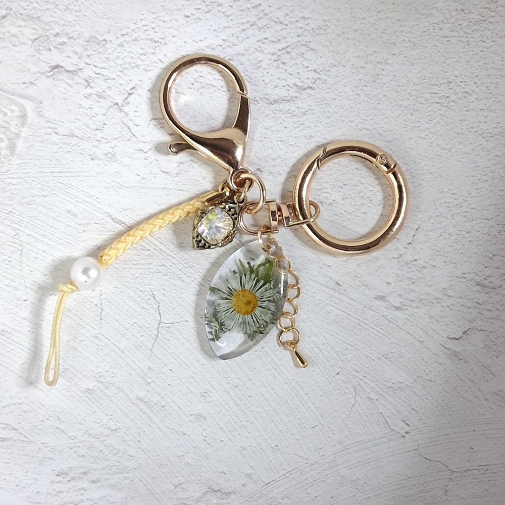 Gold Daisy Resin Key & Card Holder Charm in Yellow